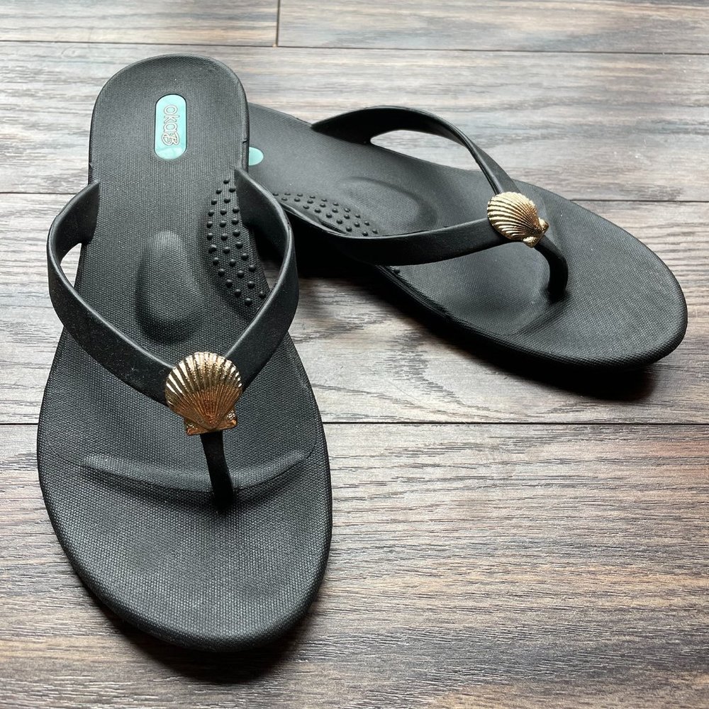 OKA-B Black Flip Flops in Size 8, Shell Detail
